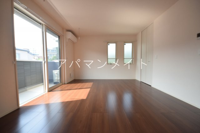 【寝室】 | レトワール | 広くて明るい寝室