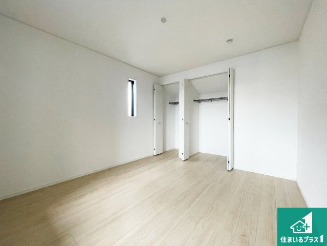 ♦藤井寺市陵南町　第1期　新築一戸建ての洋室|シンプルな洋室は、自分好みのインテリアが楽しめます♪ご家族とインテリアや家具を選びに行くのは新築購入時の醍醐味の一つです。ぜひお楽しみください♪