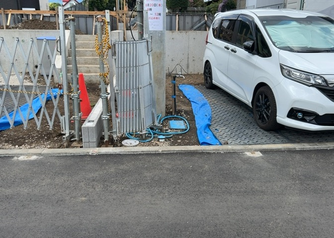 【設備】 | 敷地内には、散水栓や立水栓があります。水道水を直接利用できるため、水を運ぶ手間を省くことが出来ます。大量の水を必要とする洗車作業や清掃などに役立ちます。その他設備とあわせて、現地でご確認ください。