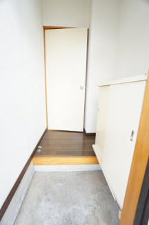 【玄関】 | スカイハイツ | ※同物件、同タイプの写真になります。