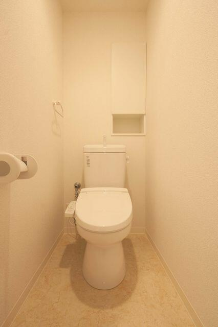 川崎市高津区下作延５丁目の賃貸マンションのトイレ|※他部屋参考写真