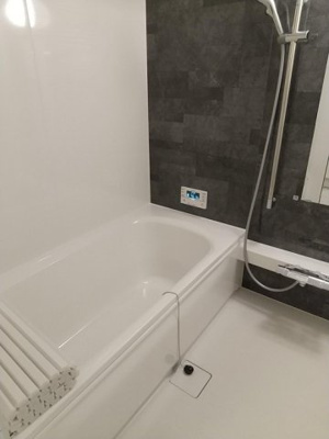 【浴室】 | フロントラージパーク | 同間取り別部屋写真です。