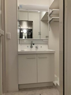 【独立洗面台】 | フロントラージパーク | 同間取り別部屋写真です。