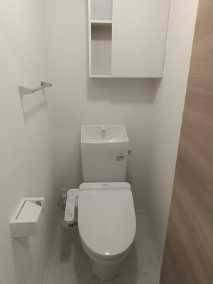【トイレ】 | フロントラージパーク | 同間取り別部屋写真です。