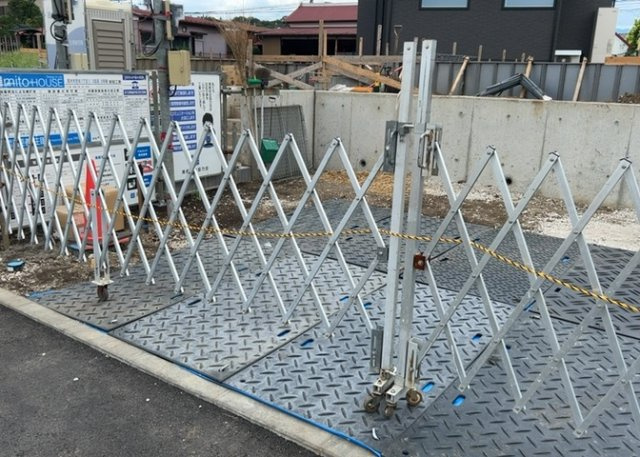 【区画図】 | 区画図は、土地の形状、境界、道路との関係を詳細に示す図面土地の正確な位置、面積、形状を把握し購入や建築計画の判断に不可欠です。区画整理や開発状況も示され、将来的な土地利用のイメージを掴む上でも重要。
