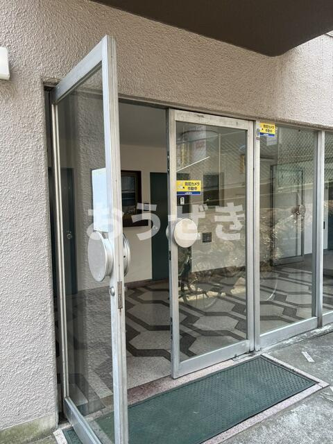 マンション三春台のエントランス