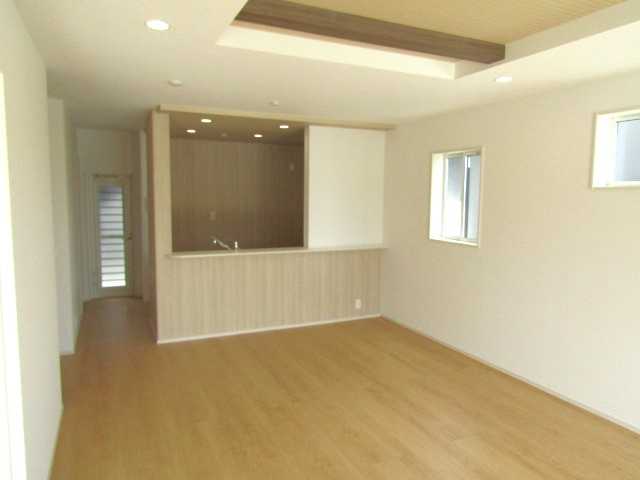 【居間・リビング】 | ブルーミングガーデン甲斐市万才　1号棟 | ゆったり過ごせる居間です