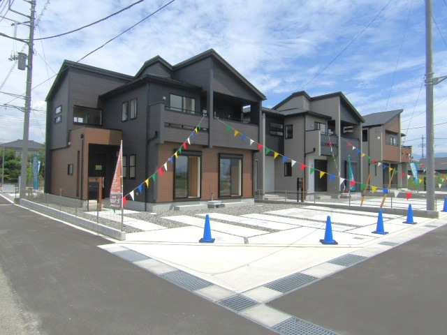 【駐車場】 | ブルーミングガーデン甲斐市万才　1号棟 | 駐車場があります
