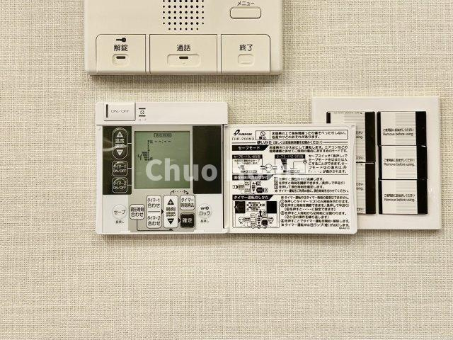 パレステージ上野の冷暖房・空調設備|【床暖房】冬は足元から暖めてくれる床暖房はエアコンとは違って埃が舞いませんので健康にも良さそうですね。
