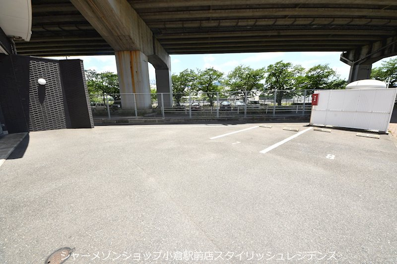 VERDE大手町の駐車場