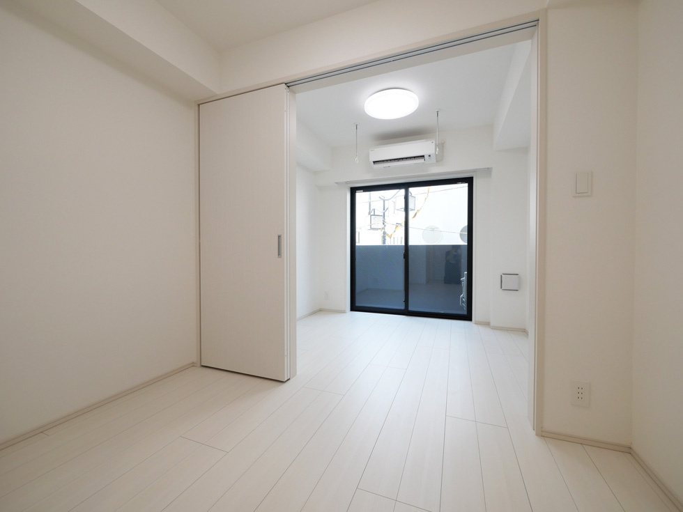 PREMIUM CUBE 中野新橋 DEUXの内装|明るい室内です
