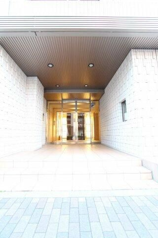 プライムアーバン小金井本町のエントランス