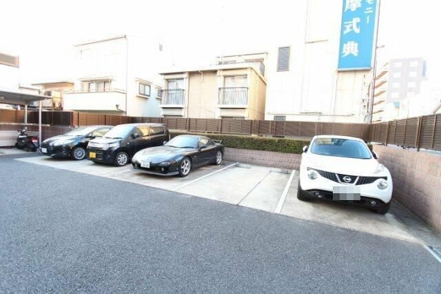 プライムアーバン小金井本町の駐車場