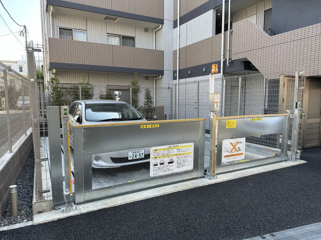 ルフレグランデ府中の駐車場