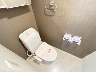 【トイレ】 | ストレリチア | 温水洗浄機能付き暖房便座