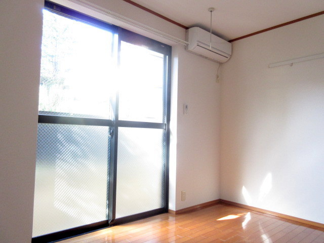 メゾン秋鹿の洋室|★明るいフローリングのお部屋★