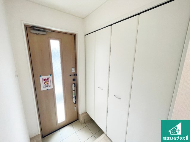 ♦藤井寺市陵南町　第1期　新築一戸建ての玄関|シューズボックスにはたくさんの靴が収納できるので玄関周りはいつもスッキリ！ご家族が増えても安心！