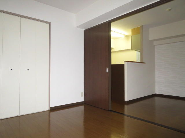 川崎市高津区久地４丁目の賃貸マンションの居間・リビング|他の部屋の写真です。