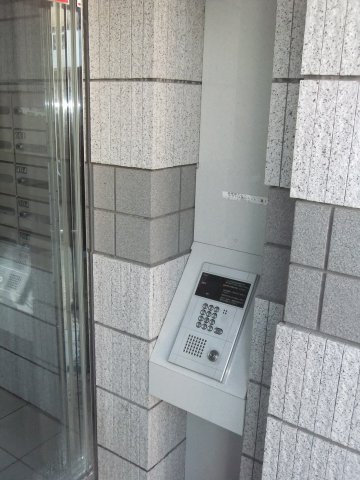 川崎市高津区久地４丁目の賃貸マンションのエントランス