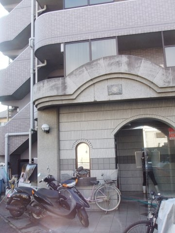 川崎市高津区久地４丁目の賃貸マンションのエントランス