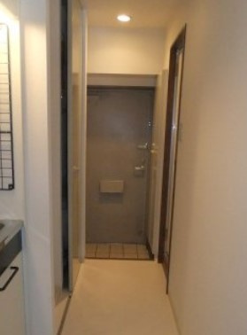 横浜市鶴見区鶴見中央３丁目の賃貸マンションの玄関
