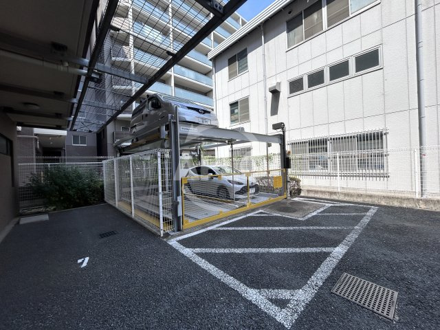 グレイス丸萬の駐車場|グレイス丸萬　駐車場