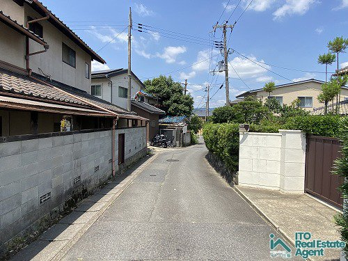 上高野木ノ下町 建築条件無し 土地の前面道路含む現地写真