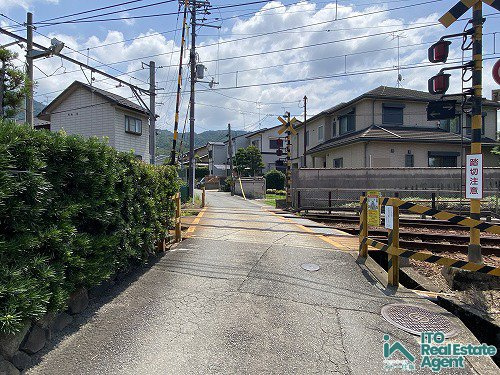 上高野木ノ下町 建築条件無し 土地の前面道路含む現地写真