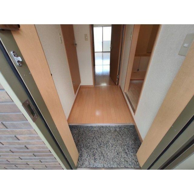 アンプルール クラージュ ウエストヒルズの玄関|落ち着いた玄関です