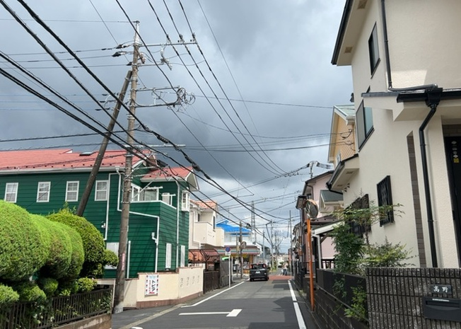 【展望】 | 桜や紅葉の名所に出かける人は多いと思いますが、家にいながら季節の移ろいを感じる生活を送りませんか？リビングや窓から見える景色が生活を彩るワンポイントに！現地から見える景色を堪能してみては如何でしょう。