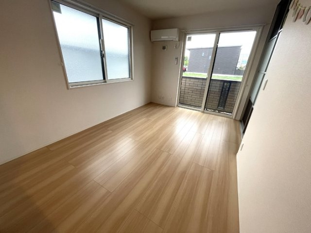 Villa Izumi Chuo の居間・リビング|こちらの居間で趣味の時間をお楽しみください