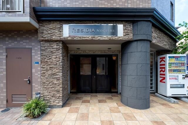 レジディア根岸のエントランス
