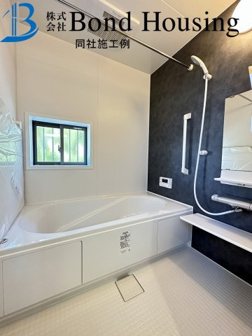 全2区画　A号棟　駐車並列2台　長期優良　東朝霧丘　新築戸建の浴室