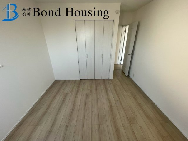 全2区画　A号棟　駐車並列2台　長期優良　東朝霧丘　新築戸建の洋室