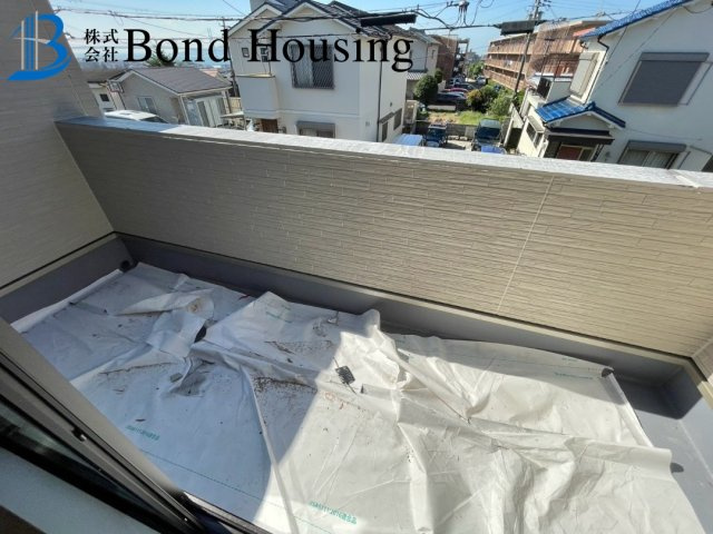 全2区画　A号棟　駐車並列2台　長期優良　東朝霧丘　新築戸建のバルコニー
