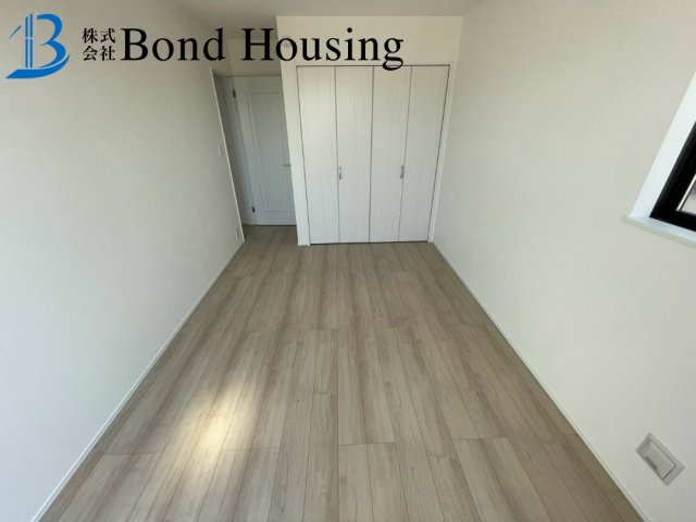 全2区画　A号棟　駐車並列2台　長期優良　東朝霧丘　新築戸建の洋室