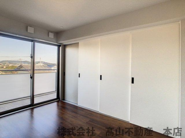 宗像市東郷５丁目の賃貸マンションの居間・リビング