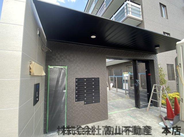 宗像市東郷５丁目の賃貸マンションのエントランス