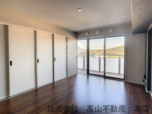 宗像市東郷５丁目の賃貸マンションの居間・リビング