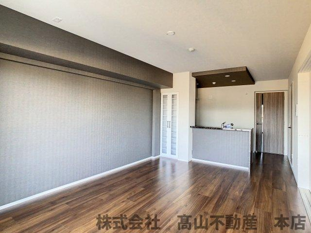 宗像市東郷５丁目の賃貸マンションの居間・リビング