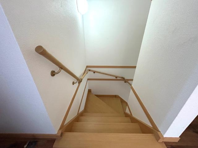 ストロベリーＡの内装|階段