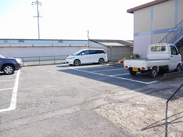 宮東マンションの駐車場|駐車場があります