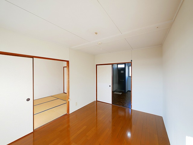 宮東マンションの洋室|コンパクトで使いやすい洋室です