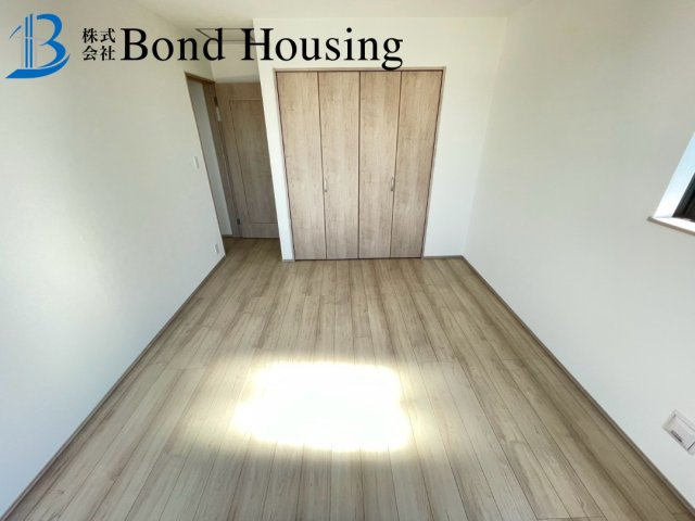 全2区画　B号棟　全居室収納有　長期優良　東朝霧丘　新築戸建の洋室