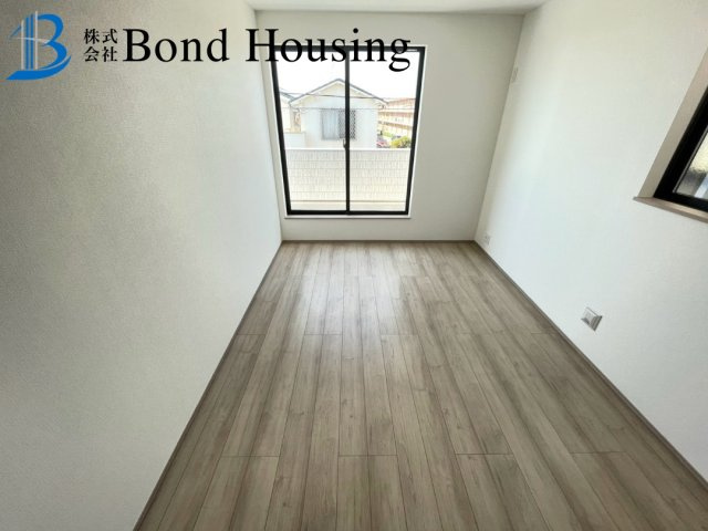 全2区画　B号棟　全居室収納有　長期優良　東朝霧丘　新築戸建の洋室