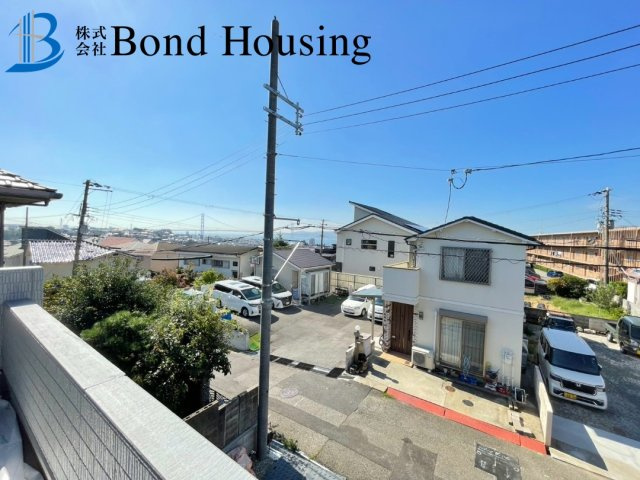 全2区画　B号棟　全居室収納有　長期優良　東朝霧丘　新築戸建の前面道路含む現地写真
