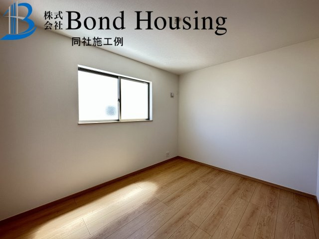 全2区画　B号棟　全居室収納有　長期優良　東朝霧丘　新築戸建の洋室
