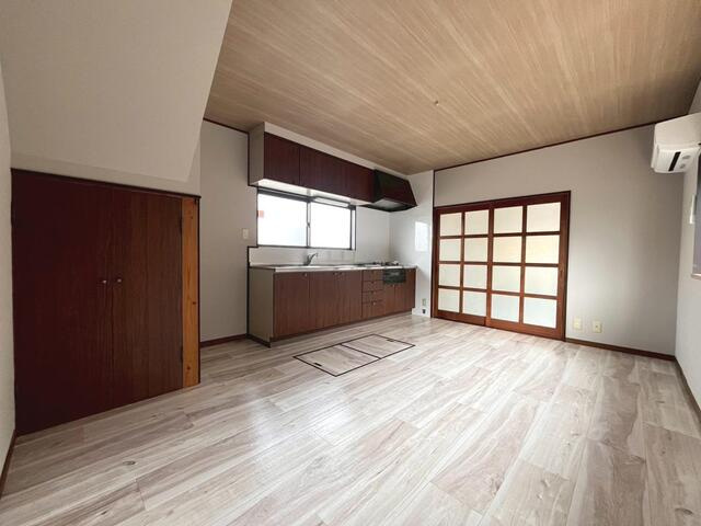 安芸郡坂町坂西１丁目の一戸建ての居間・リビング