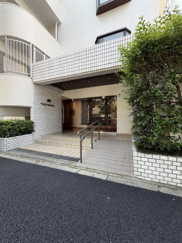 ベルエア新高円寺のエントランス