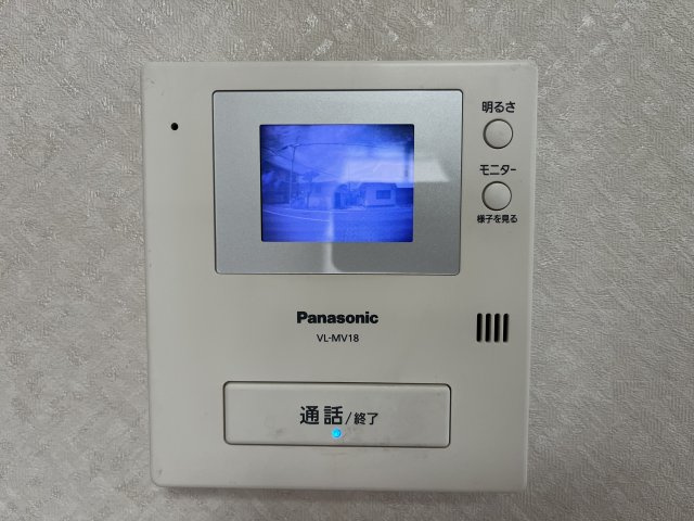 泉佐野市泉ケ丘3丁目　中古戸建の防犯設備|来客者を確認出来るＴＶモニターつき。
普段の生活時やお子様が一人でお留守番する際にも安心ですね。